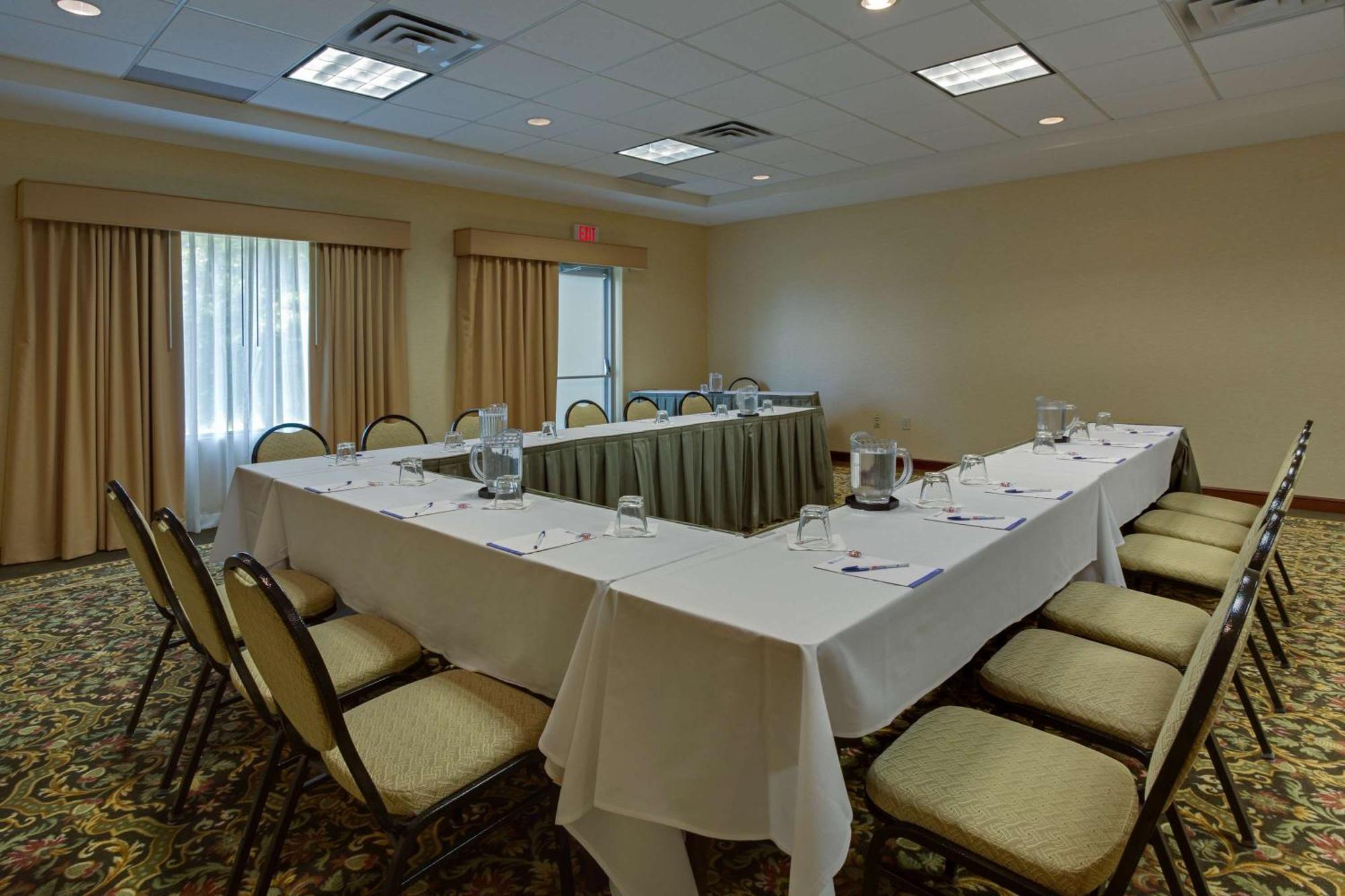 Hilton Garden Inn Cleveland Airport Fairview Park Exterior photo