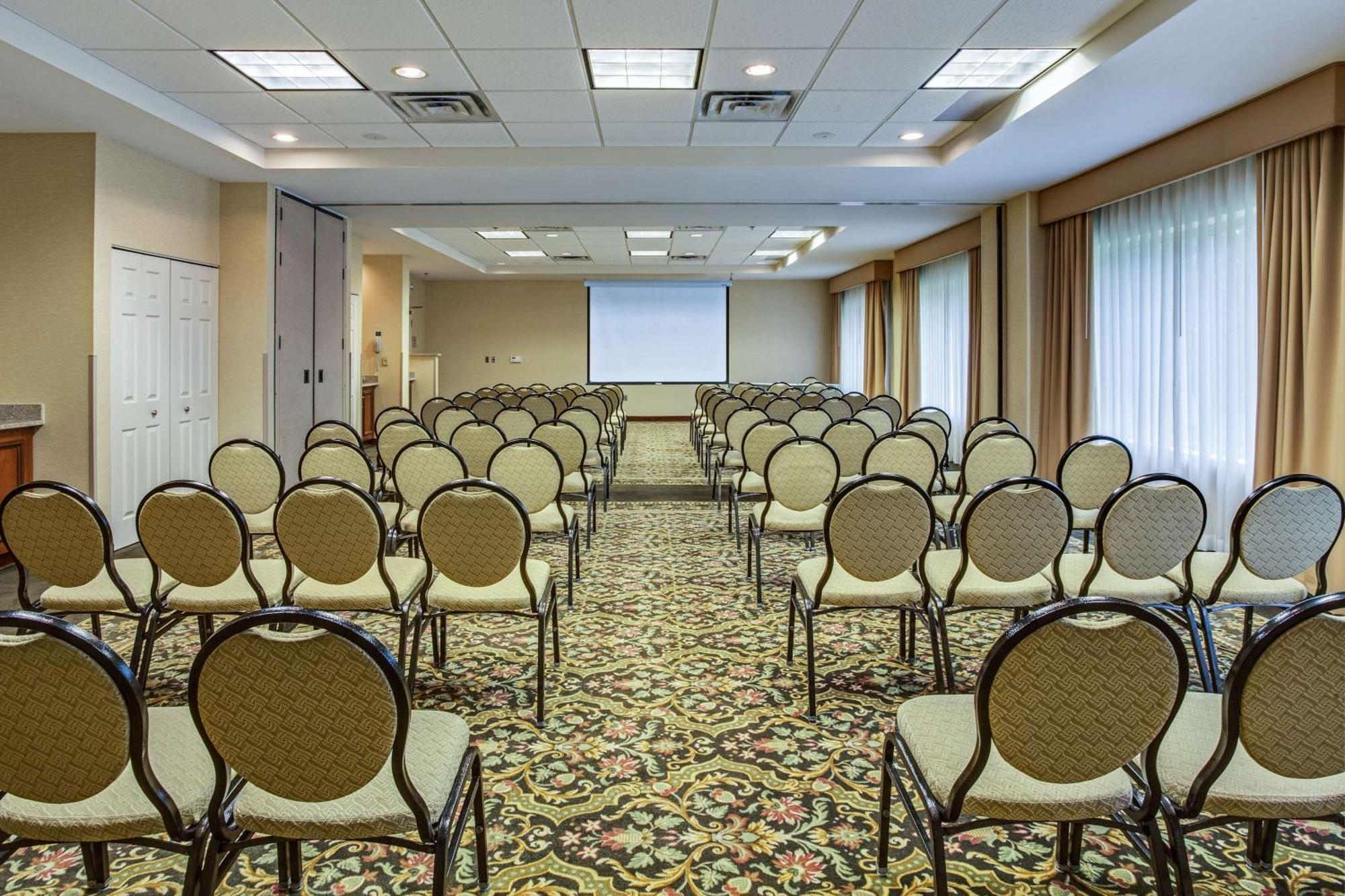 Hilton Garden Inn Cleveland Airport Fairview Park Exterior photo