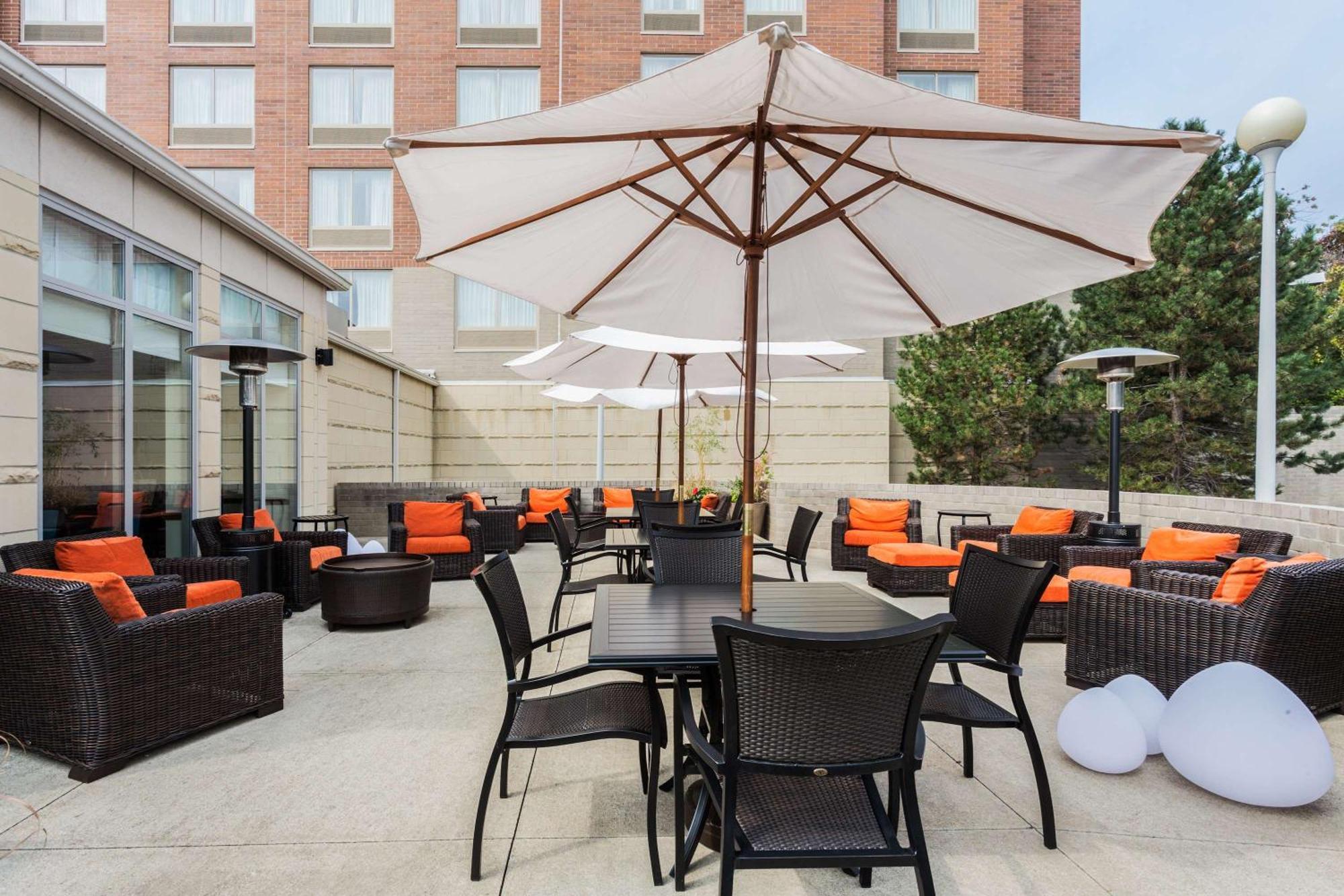 Hilton Garden Inn Cleveland Airport Fairview Park Exterior photo